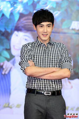 组图：张睿李晟再续前缘 旋风访台会粉丝