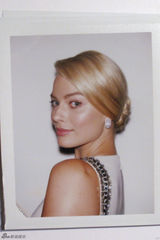 组图：金球奖后台大头照 获奖者卖萌开心留影