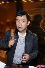 组图：许志安求狗仔队放过 JW久未见老板黎明