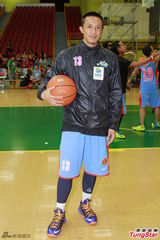 组图：方力申张继聪出席慈善篮球赛