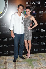 组图：袁咏仪现身时尚派对 王敏德驾直升机现身