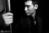 组图：李乃文全新写真眉目传情 演绎时尚酷雅绅士