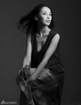 组图：李曼黑白时尚大片曝光 尽显文艺范儿