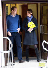 组图：凯特王妃怀孕后首亮相 威廉王子一旁护驾