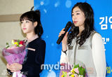 组图：韩星IU与金妍儿为花样滑冰队捐赠歌曲收入