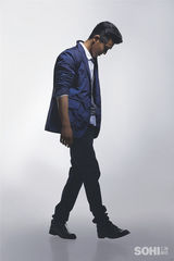 组图：乔振宇曝光动感大片 帅气身姿展舞台功底