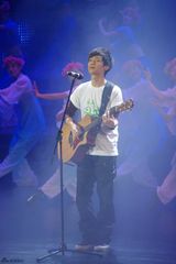 高清图：风雨同舟募集2.44亿 宋祖英陈楚生等献唱