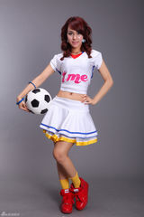 高清图集：i Me化身足球宝贝 拍摄时尚大片显性感