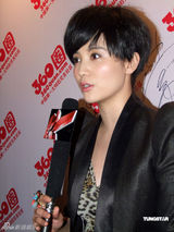 幻灯图集：曾轶可获封殊荣 直言与李静从未谈价钱 