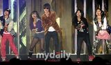 幻灯图集：09SBS电视台歌曲大典彩排现场 星光熠熠