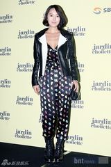 组图：韩星具荷拉蔡贞安等女星盛装出席服装秀