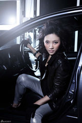 组图：聂鑫写真风格各异 清新秀丽又女王范十足