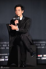 组图：《控制》姚晨复出 与吴彦祖拍吻戏紧张