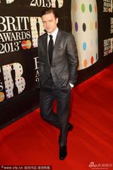组图：2013全英音乐奖男星帅气亮相红毯