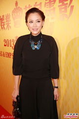 组图：谢霆锋出席英皇春茗 姗姗来迟拒受访