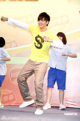 幻灯：罗志祥出席活动 撇清和李毓芬关系