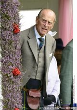 组图：91岁老亲王菲利普“晒鸟”