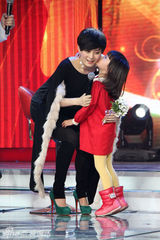 组图：孙俪为《甄嬛传》造势 造型多变赶场忙