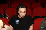 高清组图：陈奕迅香港开唱 靠唱功长裤T恤也疯狂