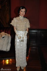 幻灯图：《精武风云》探班 舒淇演舞女甄子丹秀琴艺