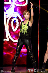 组图：f(x)喜夺MCD三连冠SJ超炫回归