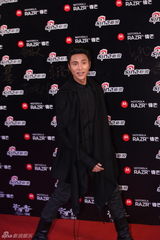 高清图：2011网络盛典红毯陈坤压轴亮相人气旺