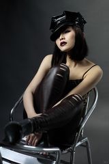 高清组图：邵雨涵性感再突破 为音乐事业奠基础