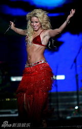 高清组图：夏奇拉跨年热辣压轴 摆胯甩胸性感逼人
