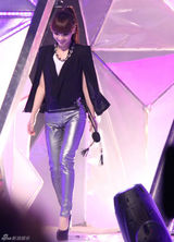 组图：柳岩刘谦再度携手魔术节目《奇迹之门》