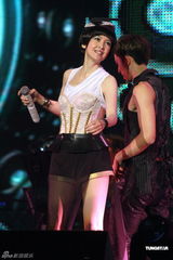 周慧敏澳门个唱秀热舞 娇美容颜演绎不老传说(图)