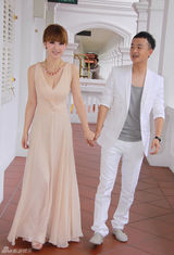 高清组图：柳岩性感亮相新加坡 《画壁》揭神秘面纱