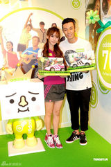 高清图：Angelababy和周柏豪联袂代言运动品牌