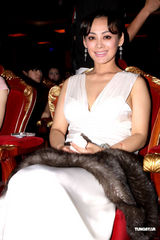 组图：粉红康乃馨徐若瑄支持公益 叶童陈美琪比美 