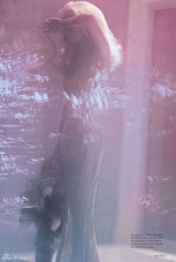 组图：Gaga衣着保守登封面 展迷幻贵妇范儿