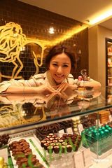 组图：刘心悠化身花仙子 散发高贵优雅气质