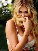 组图：超模凯特-阿普顿大秀美乳甜笑娇憨