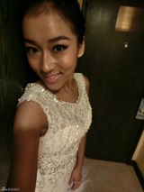 组图：好声音学员吉克隽逸后台自拍照曝光