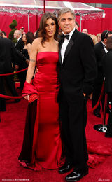 高清组图：乔治-克鲁尼携女友帅气亮相奥斯卡红毯