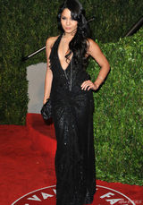 高清图：凡妮莎-哈金斯性感装扮亮相奥斯卡派对