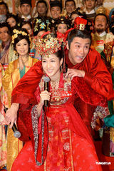 组图：《公主嫁到》新人完婚 陈豪佘诗曼耍花枪