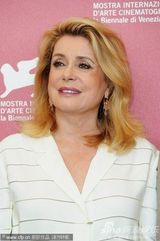 高清图：《傀儡》发布会 老美女凯瑟琳-德纳芙现身