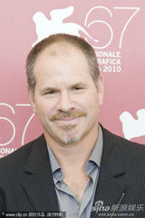 《巴尼的人生》记者会  女演员罗莎蒙德和男星谈笑