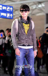 组图：玄彬林秀晶赴德参加柏林国际电影节