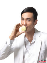 组图：陈豪为广告练舞技 分享中秋节传统