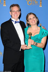 组图：《冰雪奇缘》获最佳动画片 两导演领奖