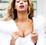 组图：碧昂斯蕾丝遮乳性感 自摸私处表情享受