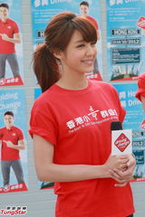 组图：官恩娜否认被林峰摸胸 澄清与旧爱复合