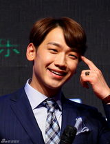 组图：Rain望粉丝穿白衣看演出 将展露性感