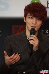 组图：韩国人气偶像金在中亮相上海魅惑帅气