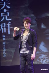 组图：吴克群阿娇(钟欣桐)不惧绯闻甜蜜牵手